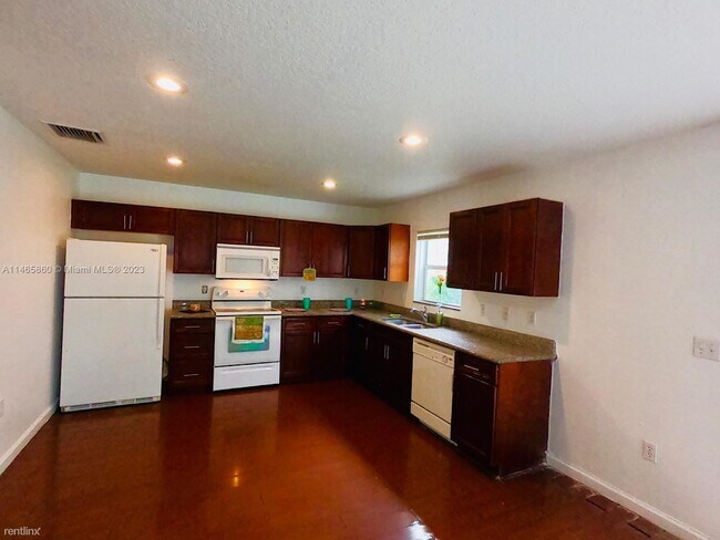 Primary Photo - 3 br, 2 bath House - 907 SW 15th St 1