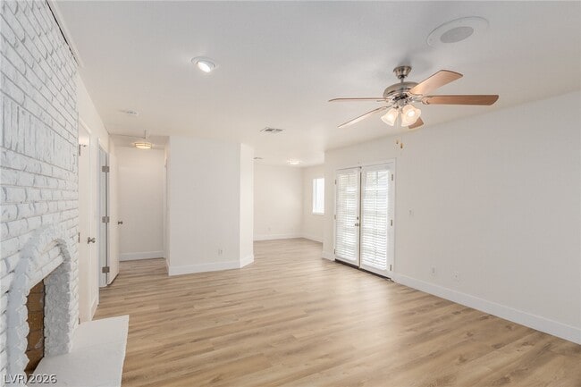 Building Photo - 861 Vegas Valley Dr
