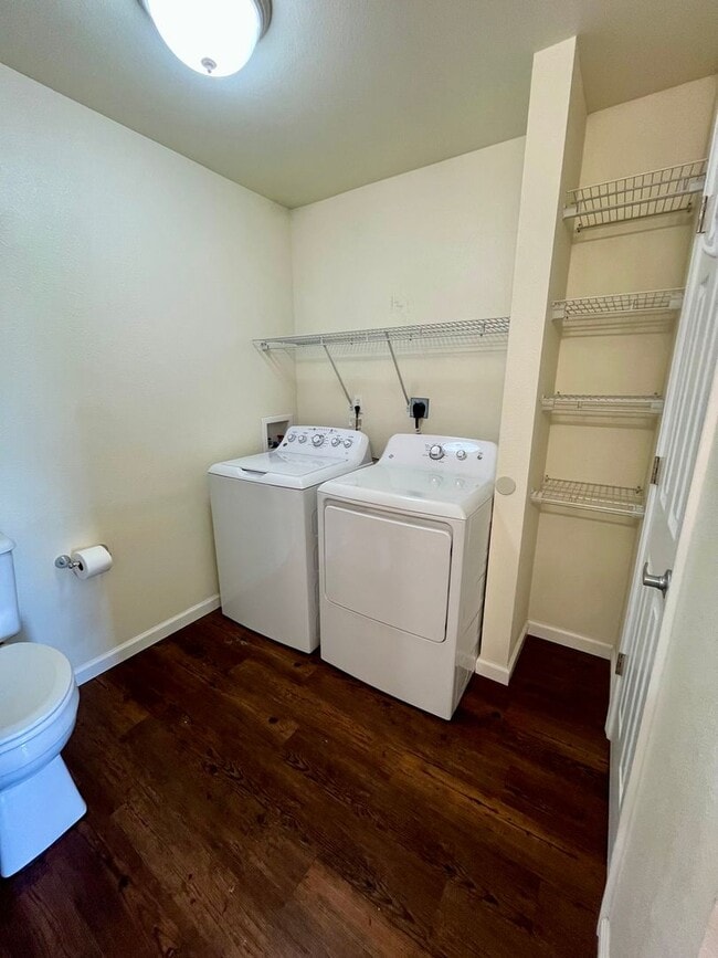 Building Photo - All Inclusive Duplex | 3 Bed |  2 Bath