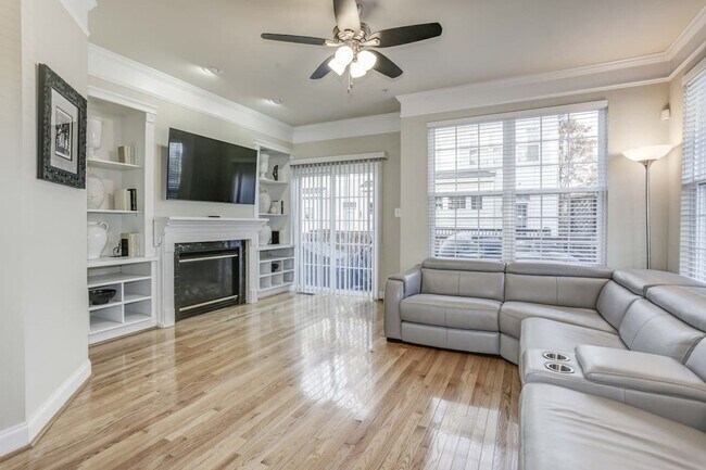Building Photo - BEAUTIFUL 4 LEVEL TOWNHOME IN GERMANTOWN. 4 BEDROOM, 4.5 BATHS