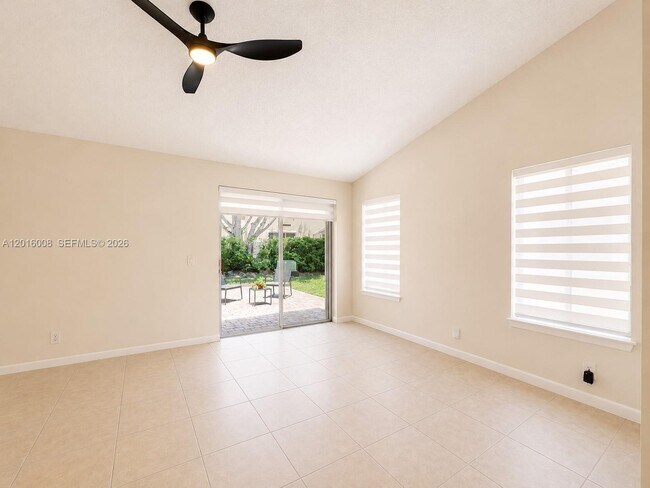 Building Photo - 854 San Remo Dr