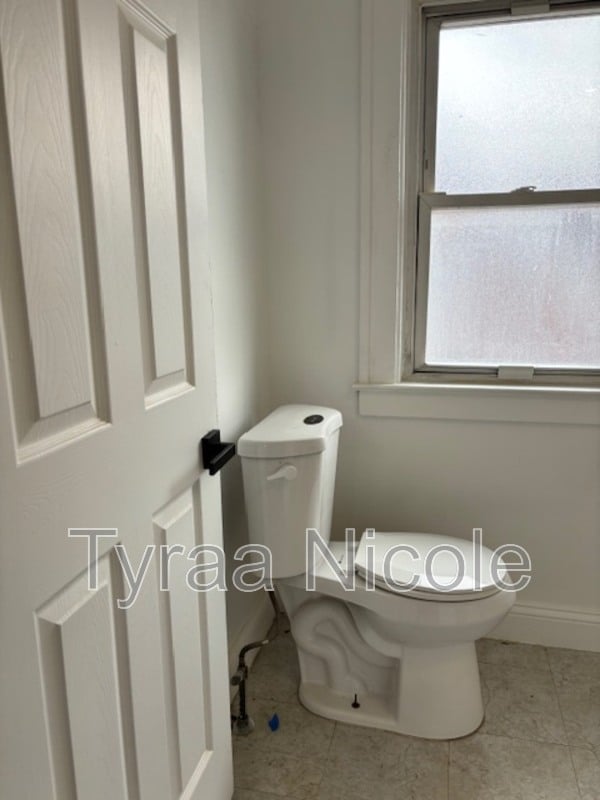 Building Photo - 15353 Lauder St