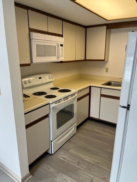 Kitchen - 615 N Washington St