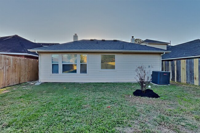 Building Photo - 18610 Willow Cove Dr