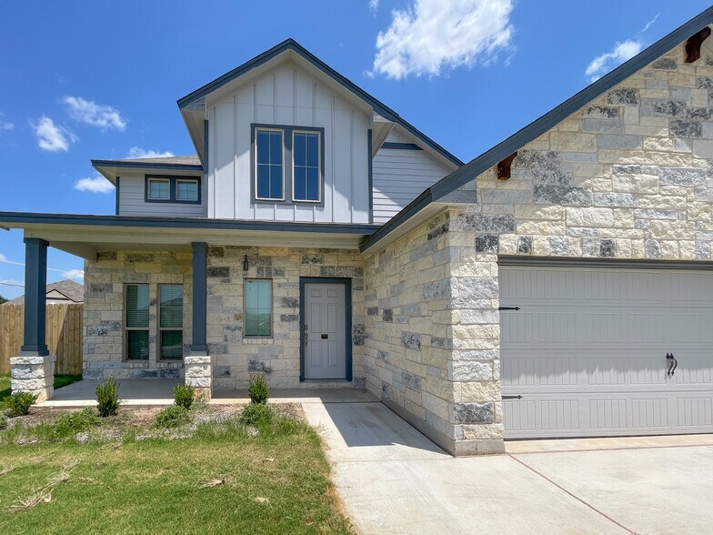 Building Photo - 5700 Foggy Lagoon Dr