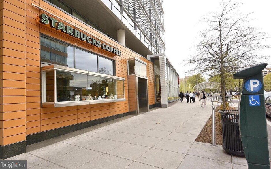 1 block from coffee - 800 4th St SW