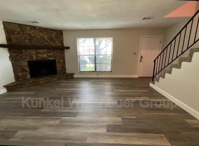 Building Photo - 713 Plankway Dr