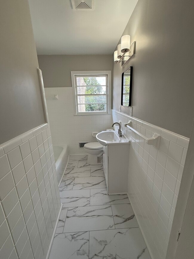 Building Photo - 61 Loganberry Cir