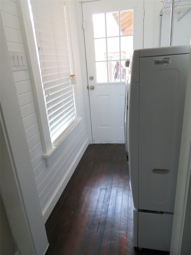 Building Photo - 12 Greenwood St