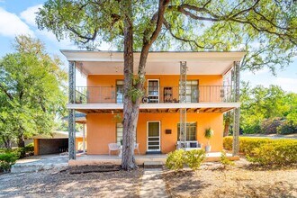 Building Photo - F28