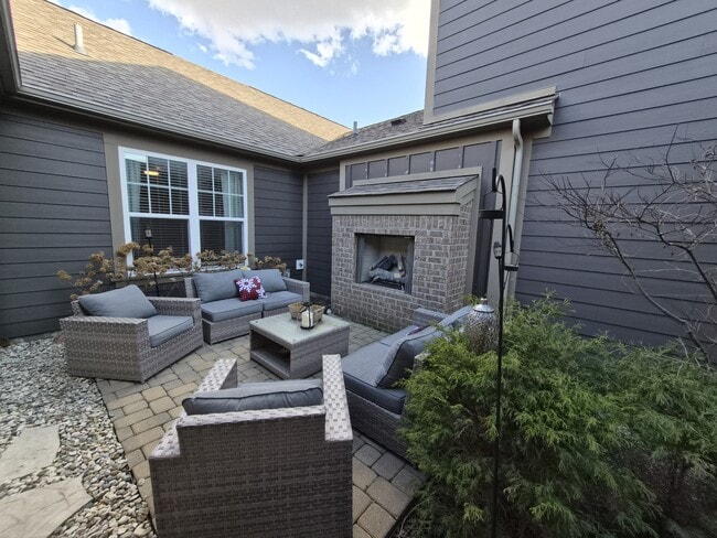 Building Photo - 14221 James Dean Dr