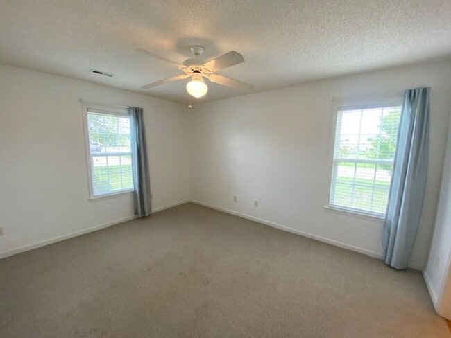 Building Photo - Charming 2 bed 2 bath home in Whitney Pines