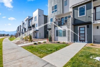 Building Photo - Contemporary Townhome in the Vibrant Interquest Low Maintenance Community with 2 car garage, Wash...