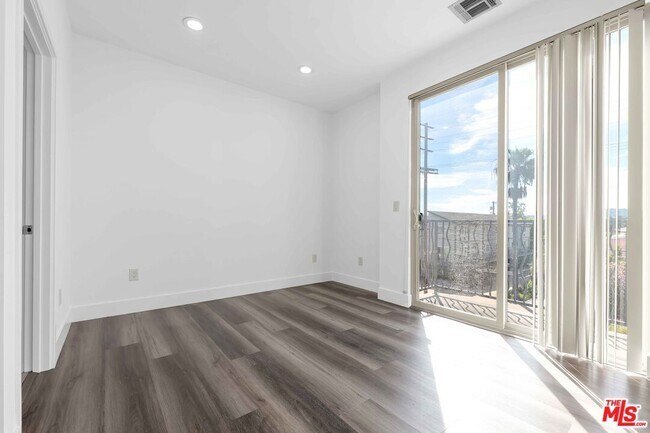 Building Photo - 6006 Klump Ave