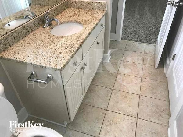 Building Photo - 356 Spring St