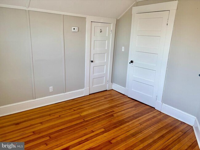 Building Photo - 2511 Charles St