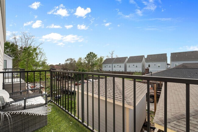 Building Photo - 823 Mansfield St