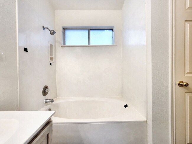 Building Photo - 1707 Zydeco Dr