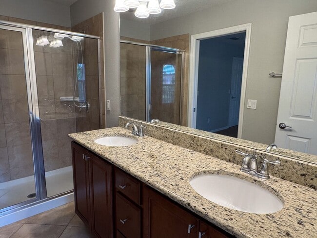 Building Photo - Lake Nona 3 Bedroom 3 Bath Townhouse in Vi...