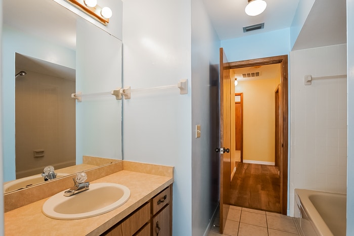 Building Photo - 540 Haverlake Cir