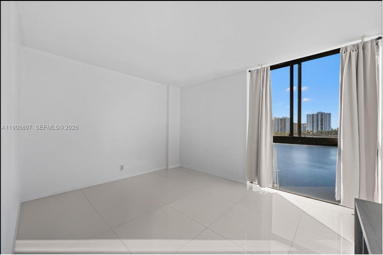 Building Photo - 3610 Yacht Club Dr