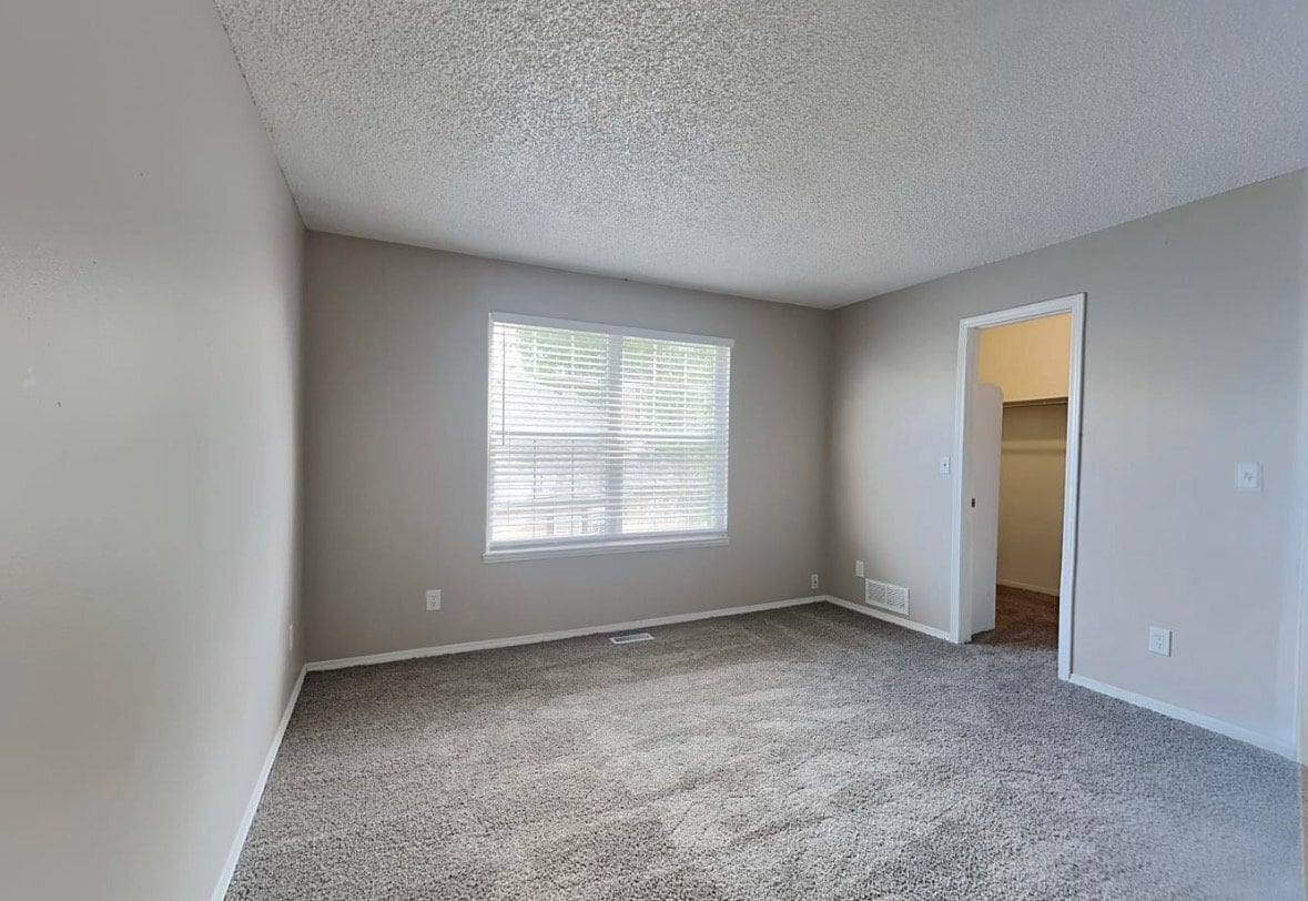 Building Photo - 1255 Ivanhoe Cir