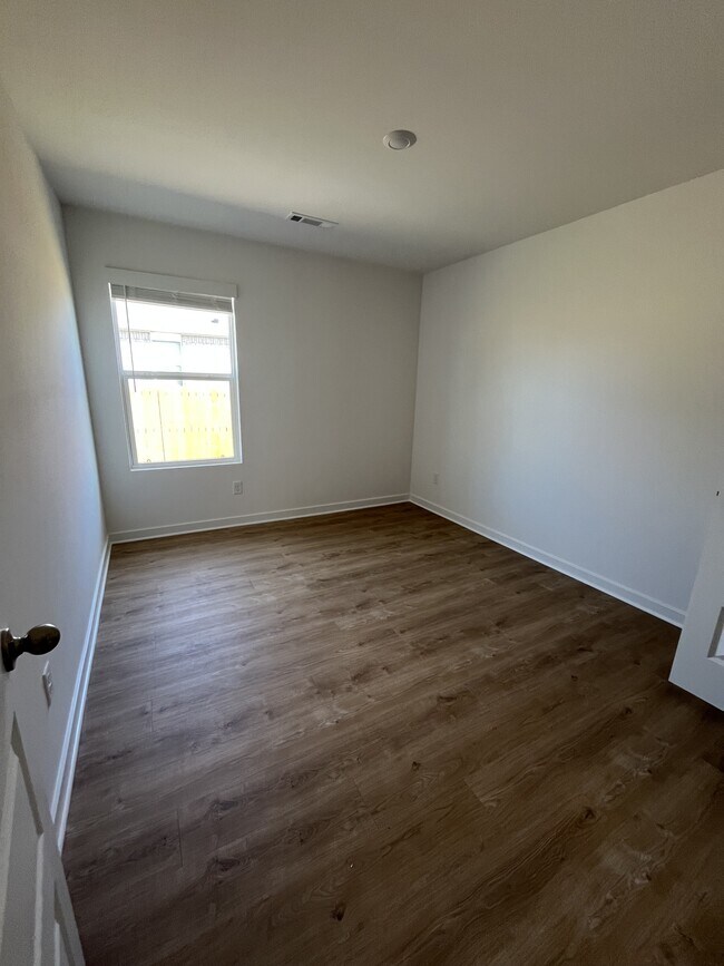 Building Photo - 573 Arizona St