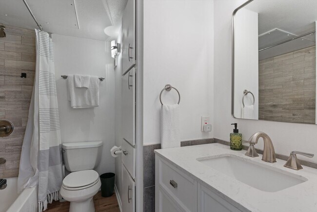 Building Photo - Perfectly Located 1-Bedroom Condo For Lease