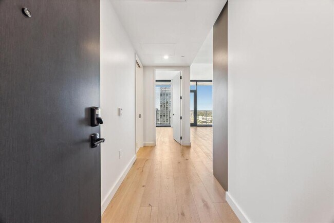 Building Photo - 610 Davis St