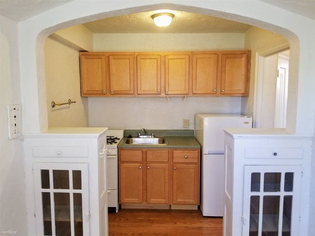 Building Photo - 1 br, 1 bath Apartment - 5700 Munhall Road #3