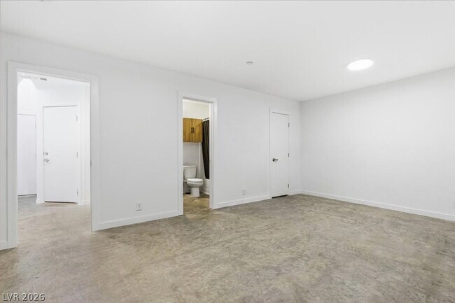 Building Photo - 250 Tower St