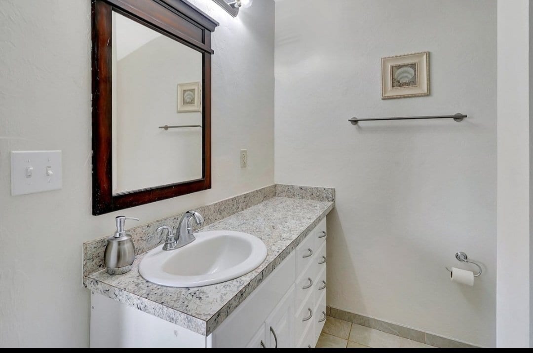 Building Photo - 16360 N Oleander Dr