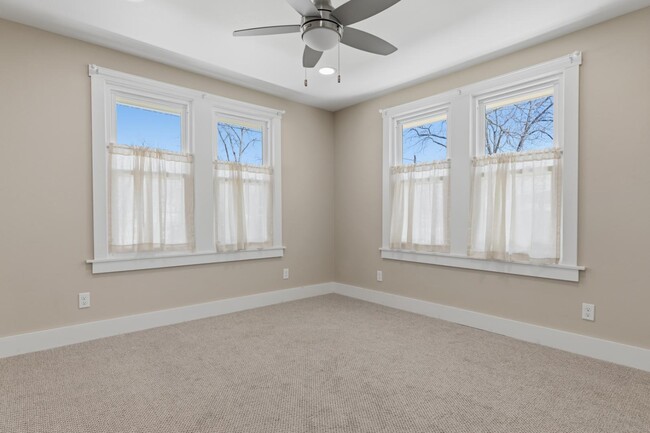 Building Photo - 103 W Centre St