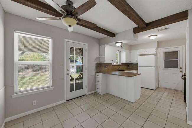 Building Photo - 5704 Cedardale Dr