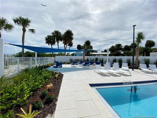 Building Photo - 2646 NE Pelican Wy