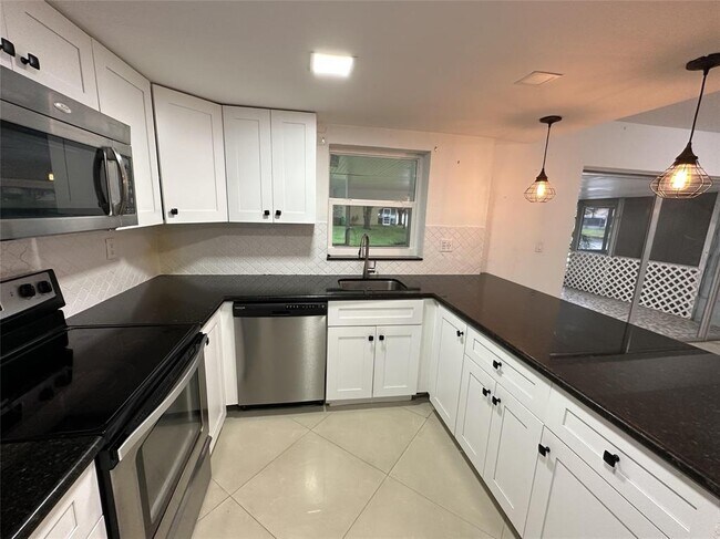 Building Photo - 3741 NW 95th Ter
