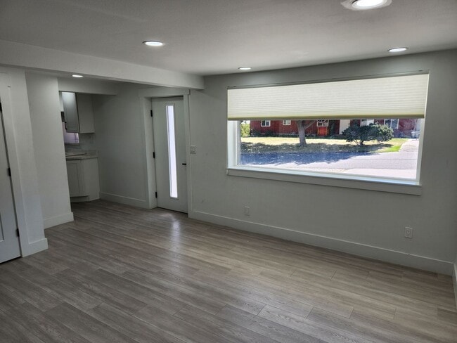 Building Photo - Modern Style and Luxury Amenities in Ephra...