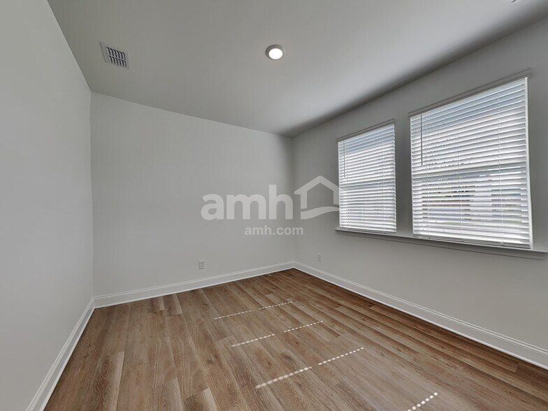 Building Photo - 1675 Soapstone Rd