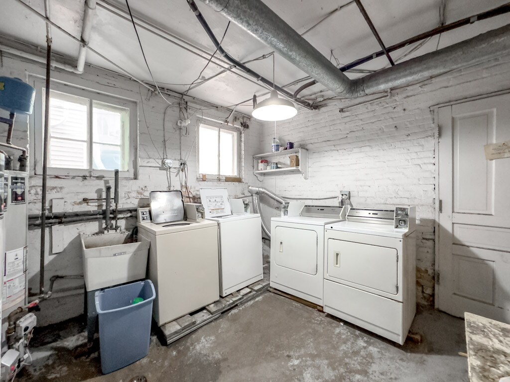 Building Photo - 1422 W Henderson St