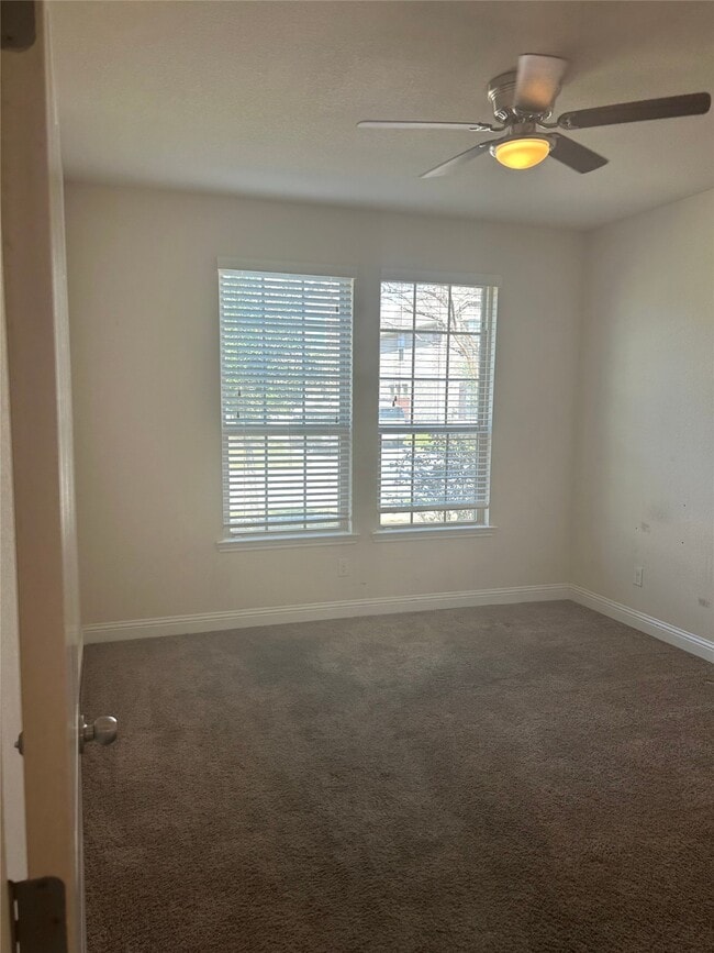 Building Photo - 3622 Pasteur Ln