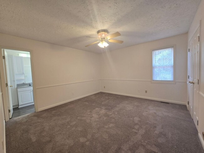 Building Photo - New Listing!!