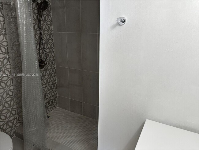Building Photo - 2821 N Miami Beach Blvd