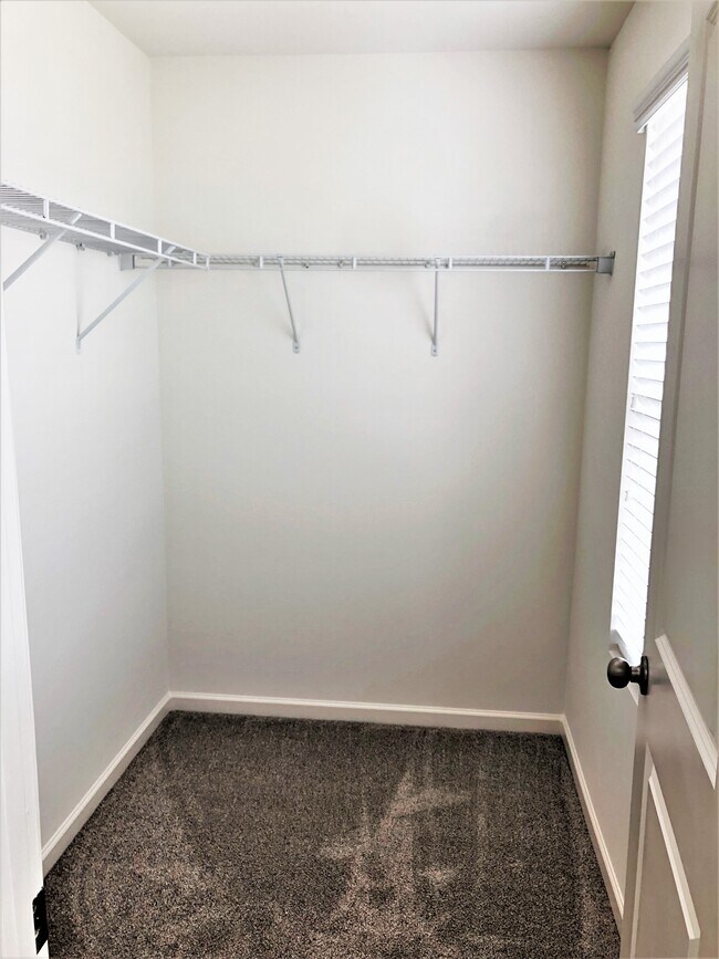 Bedroom 3 walk-in closet - 113 Brookshire Ln