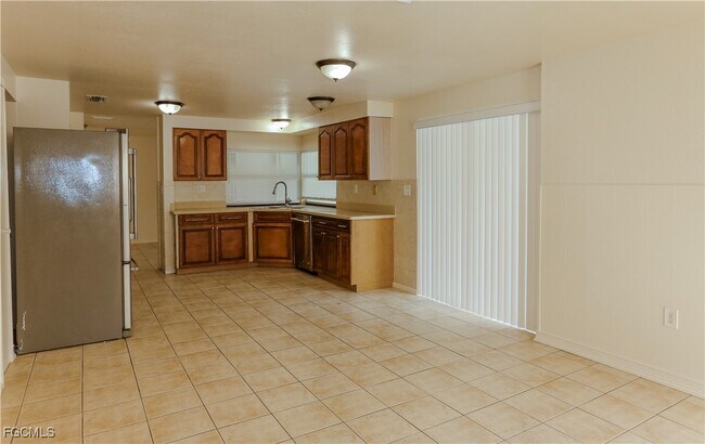 Building Photo - 1366 Nimrod St