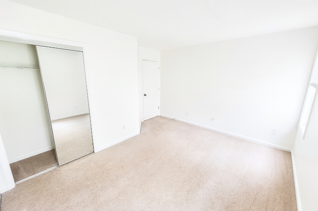 Building Photo - 2200 Mountain Mist Ct