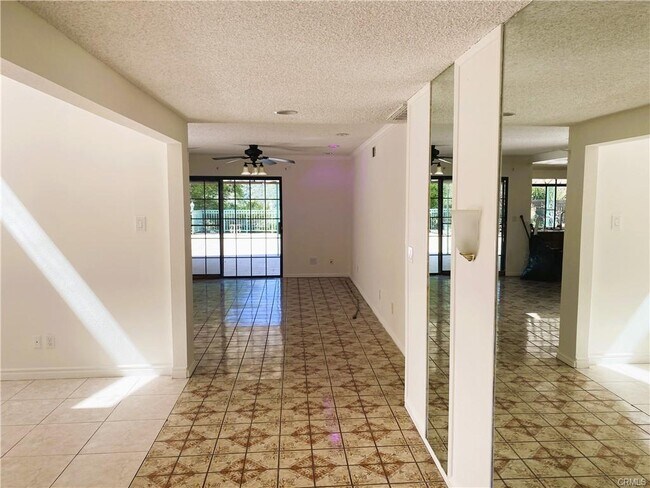 Building Photo - 9257 La Shell Dr