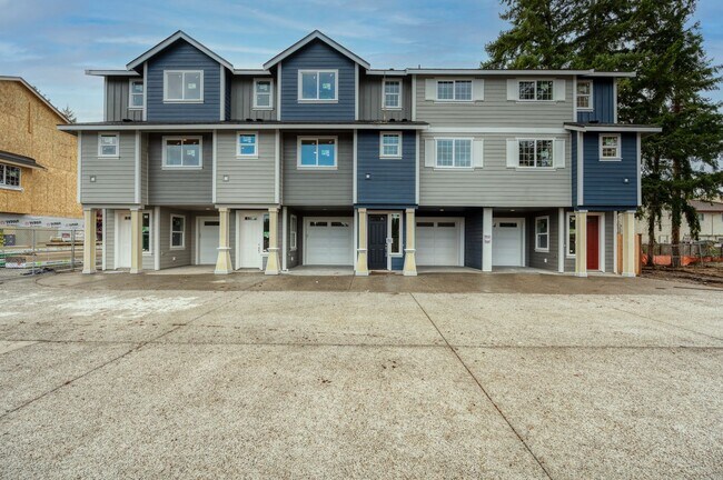 Building Photo - Move in Special! Carefree living in vibrant downtown Puyallup!
