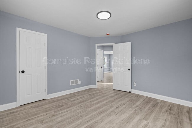 Building Photo - 9722 Lorna Ln