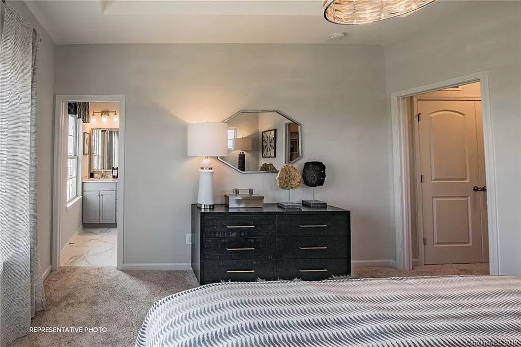 Building Photo - Room in Townhome on Ainslie Downs St