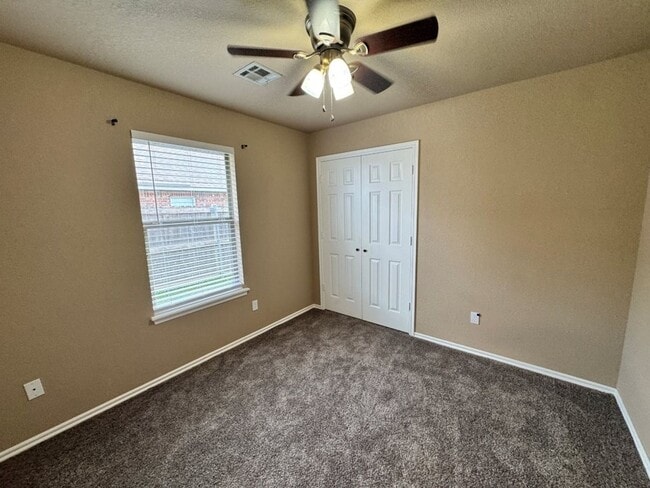 Building Photo - Brand new updates , spacious and a true 4 bedroom home in a gated community in Newcastle! Call us...